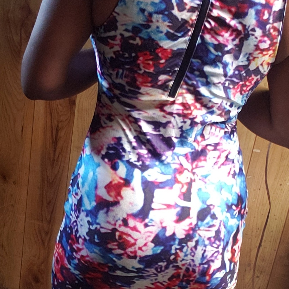 Dress - Picture 5 of 5